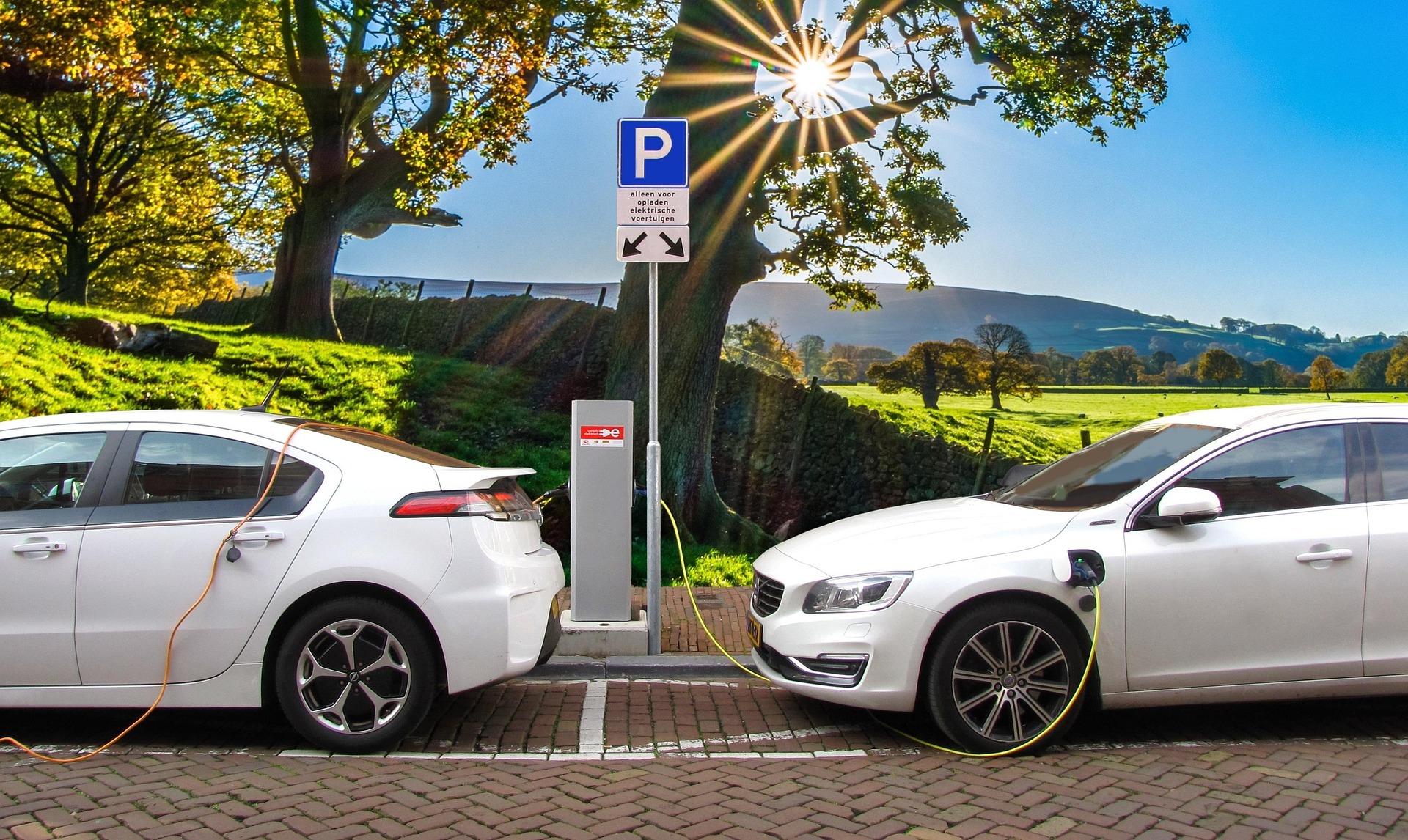 Energia solar e carro elétrico: a combinação que faz o investimento fazer ainda mais sentido